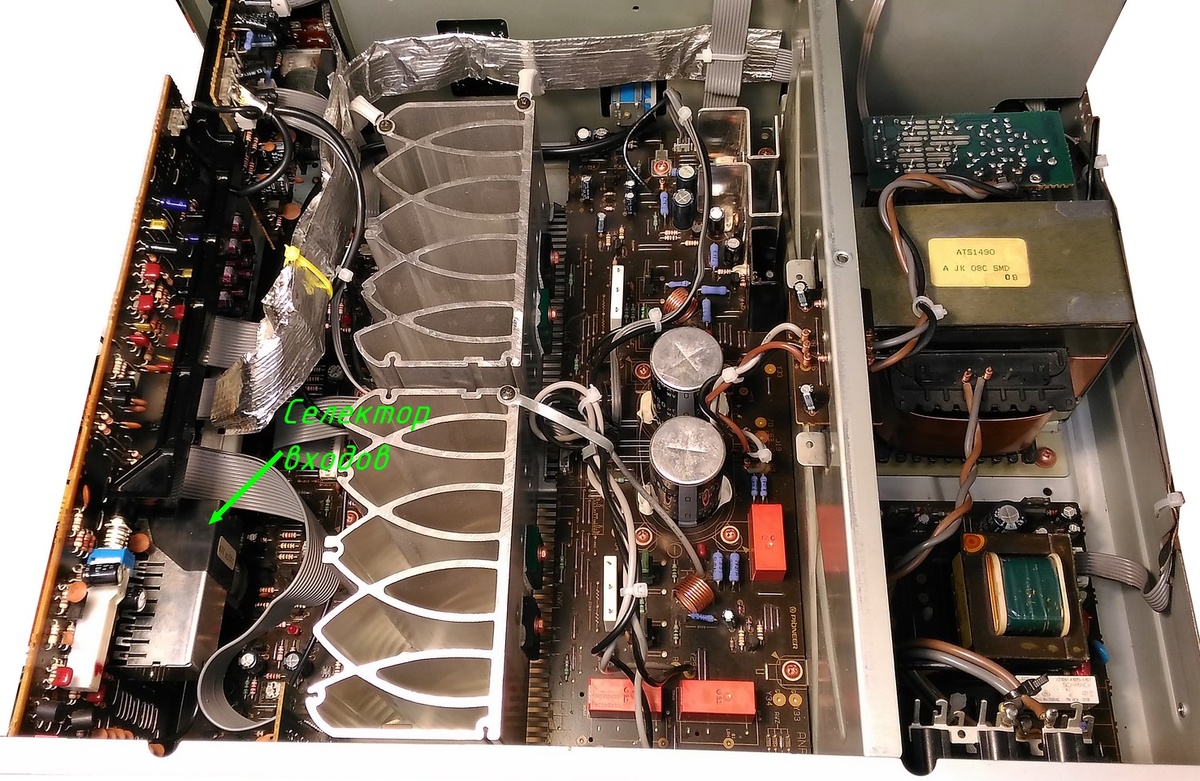 Усилитель Pioneer A-602R внутри.