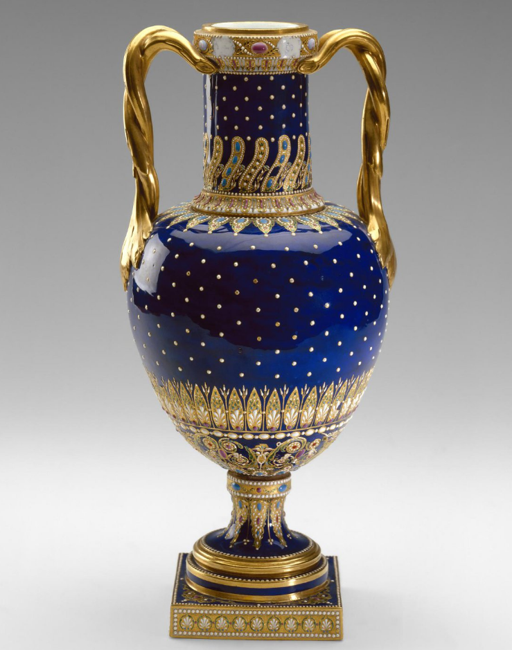 Лё Ги Старший, Этьен-Анри (ок. 1719-1799) (Автор росписи). Севрская фарфоровая мануфактура/ Эмальер: Кото, Жозеф (работал 1780-1784). Ваза Башелье. 1782 год. мягкий фарфор, эмалевый декор, золочение. Высота 32 см.