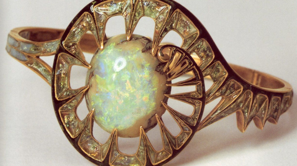    Тайные украшения которые перепрограммируют своих владельцев