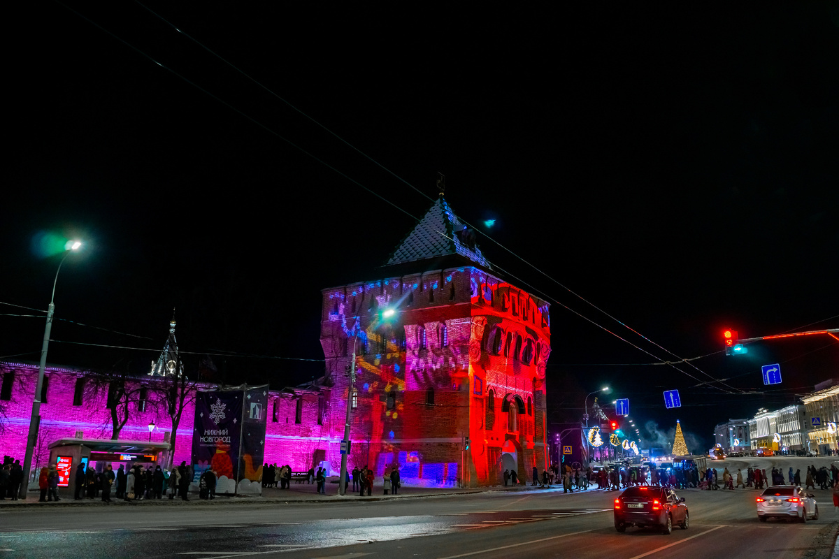 Световая инсталляция на стенах Кремля