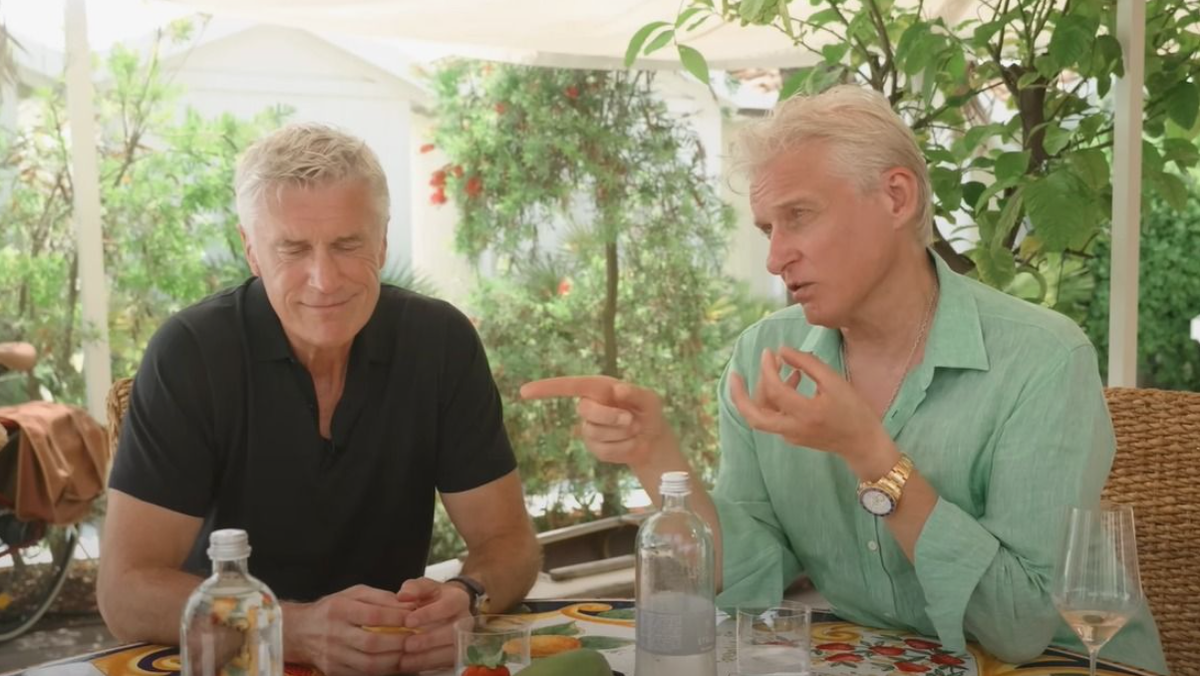 Тиньков справа