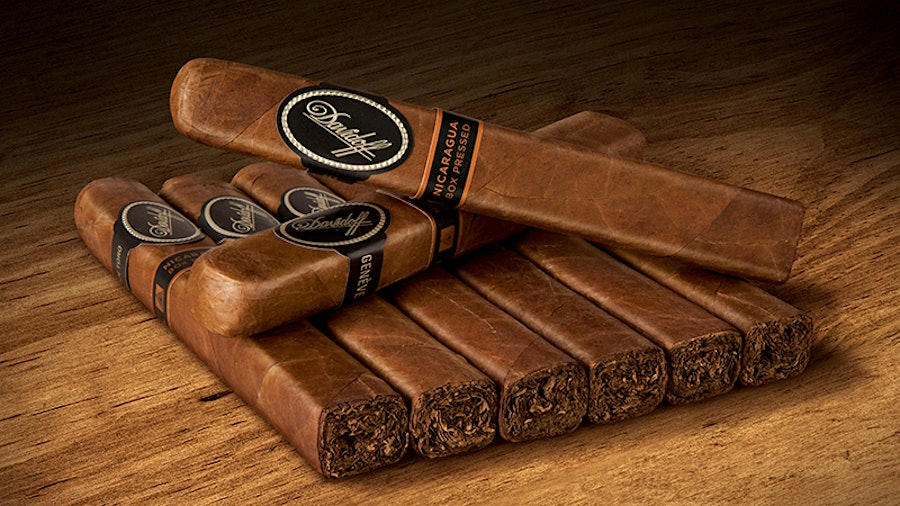 Box-Pressed сигары Davidoff. Фото cigaraficionado.com
