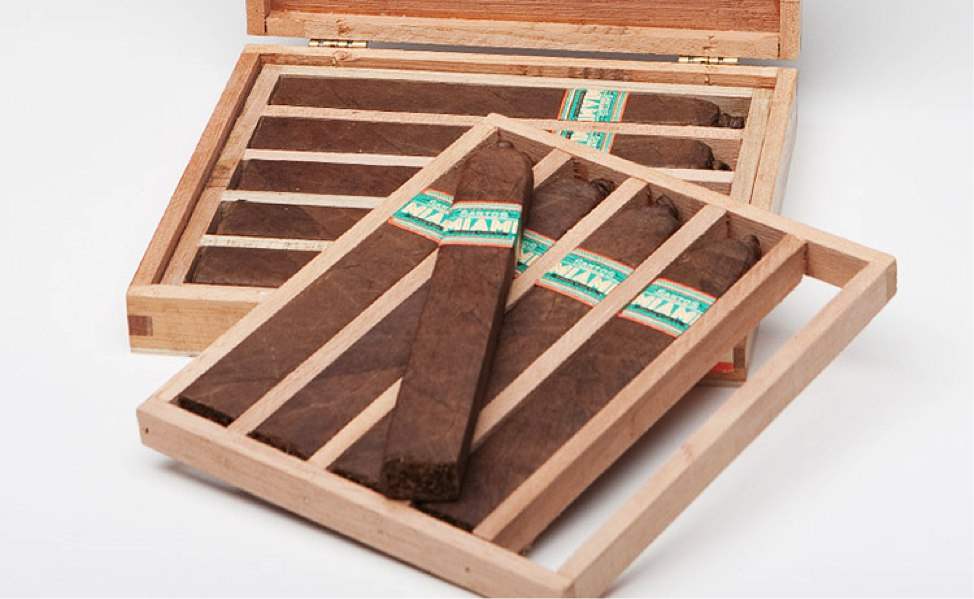 Форма для изготовления Box-Pressed сигар. Фото wishescards.ru
