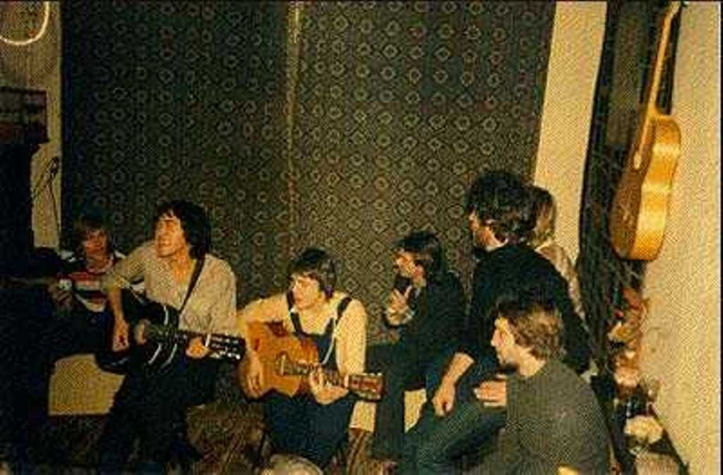 Источник: https://ru.pinterest.com/itsmeprostopalina/music/