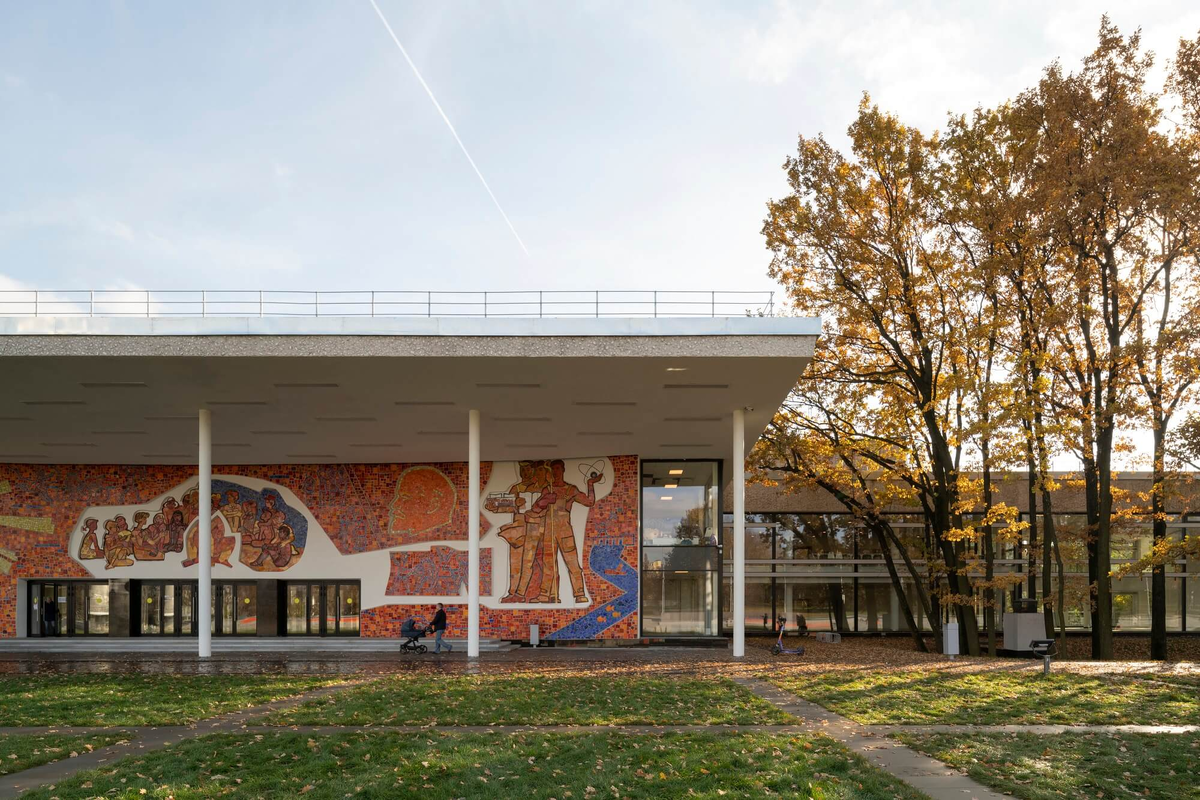 Источник: https://kleinewelt.ru/projects/dvorets-pionerov/