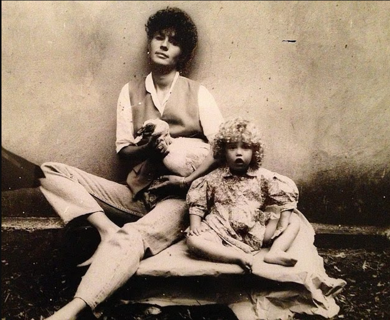 Констанс Мартен с мамой Виржини