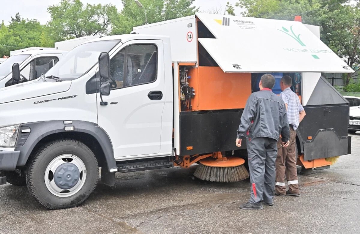    Новые машины для уборки тротуаров появились в Хабаровске