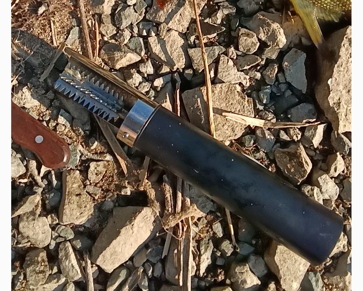 Рыбочистка работает от батареи, которая легко подзаряжается.