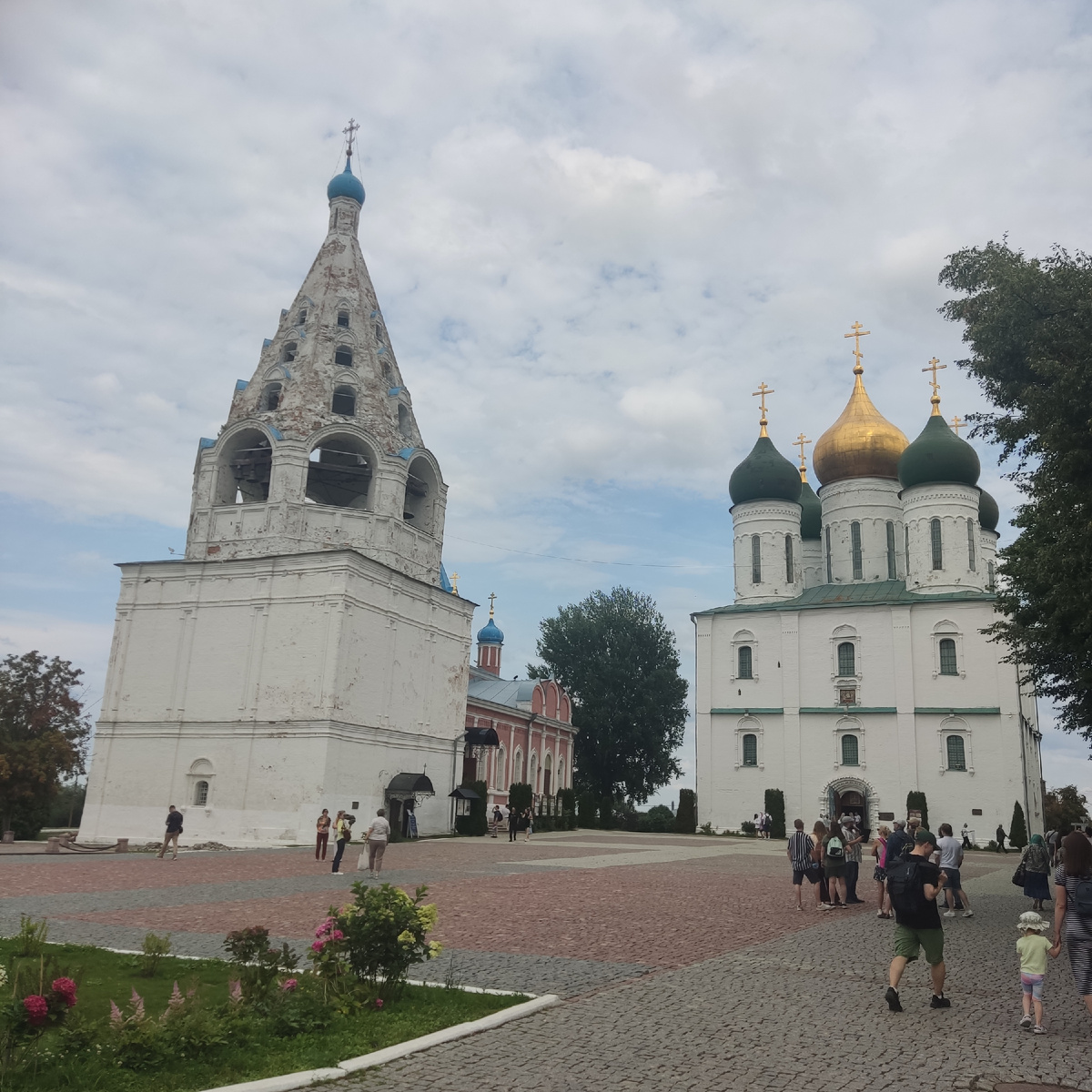 На Соборной площади кремля