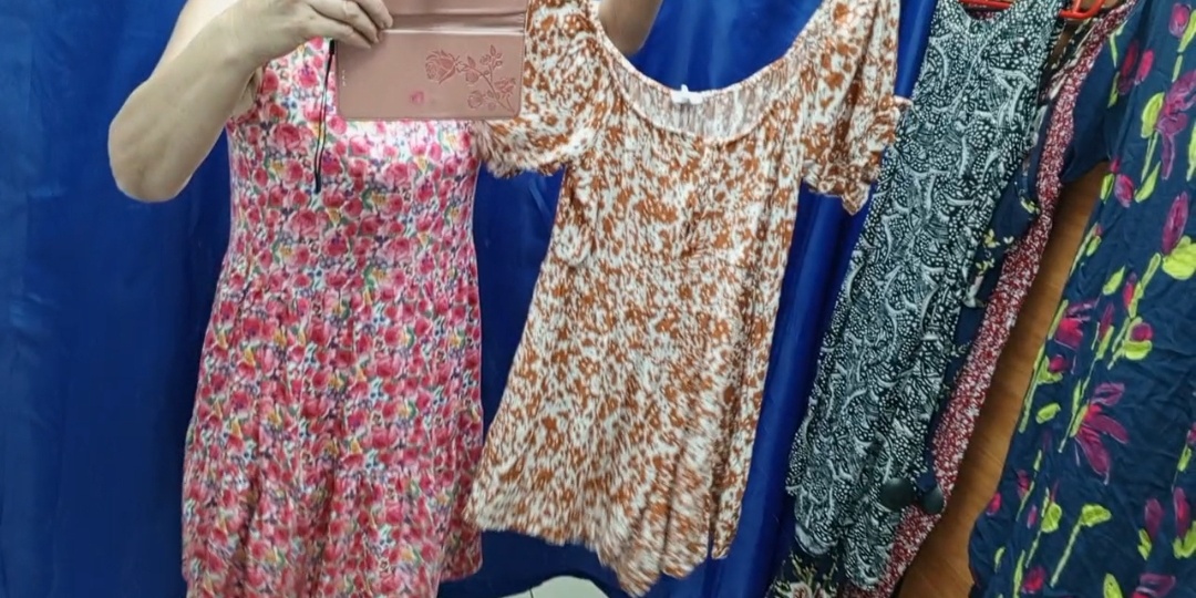 В секонд Хэнде новый привоз, давайте зайдём