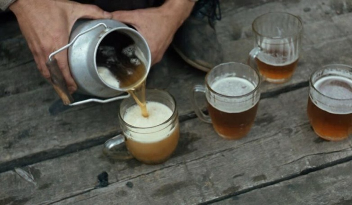 В такие бидончики покупали пиво и несли домой или к друзьям 