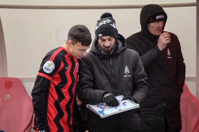    Чтобы команда побеждала, важно разработать хорошую стратегию. Фото: Академия-Амкар