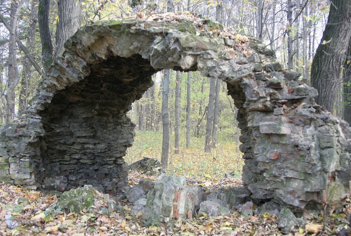 Грот на территории бывшей дачи  Н.С. Стахеева в Сокольниках https://yandex.ru/maps/org/dekorativny_grot_byvshey_dachi_n_d_stakheyeva/4171458851/gallery/?ll=37.692134%2C55.804938&photos%5Bbusiness%5D=4171458851&photos%5Bid%5D=urn%3Ayandex%3Asprav%3Aphoto%3A13916077_2a000001965941c29c1a745667b0899ad5a0&z=17