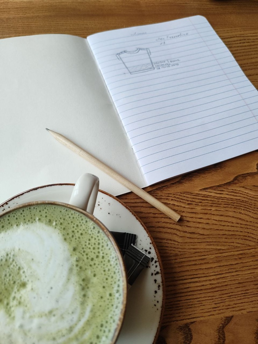 Люблю планировать изделие в спокойной обстановке. Например, в кафе во время занятий детей