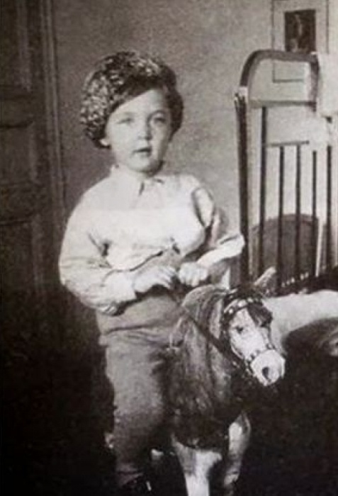 Василий Ливанов в детстве
