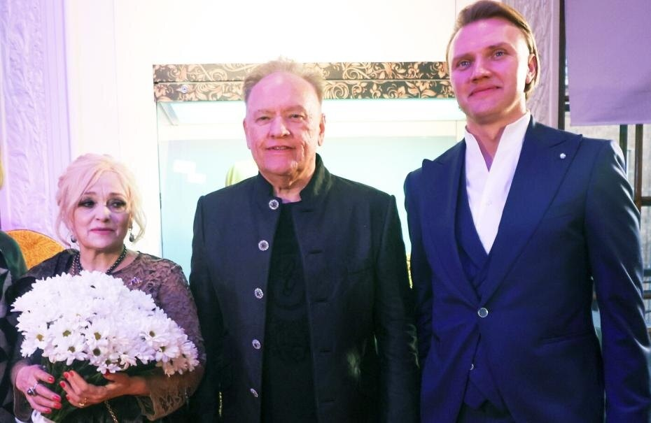 Стала ли Кадышева жертвой жадности своего сына или наслаждаться работой и концертами в 66 лет – это её личные амбиции?