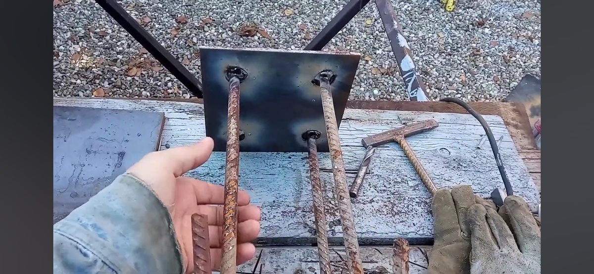 Арматура приварена с двух сторон. 