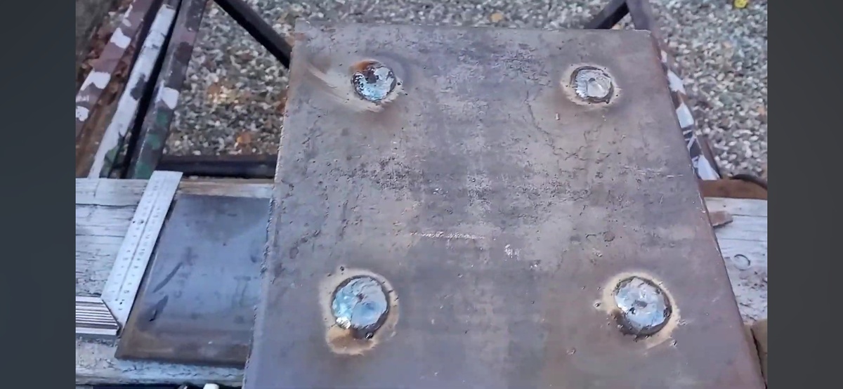 Была сделана зенковка и провалена. 