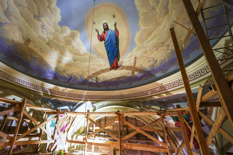    С большей долей вероятности патриарх Кирилл посетит обновленный храм в честь нерукотворного образа Спасителя, более известный как храм-памятник погибшим воинам на Казанке.   
Фото: «БИЗНЕС Online»