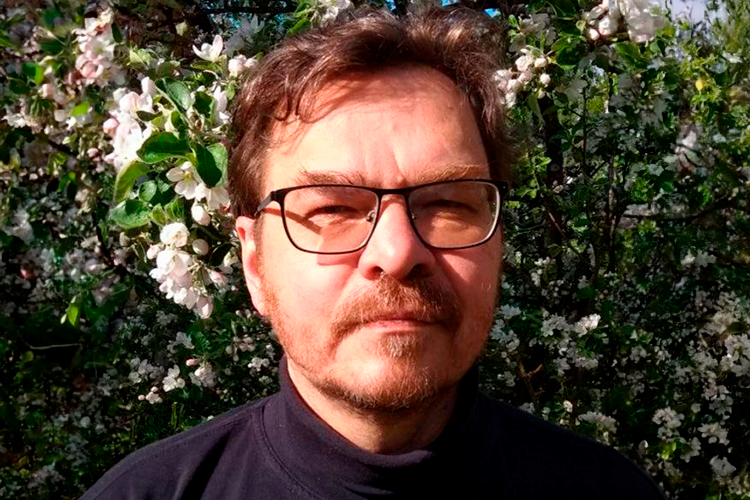    Владимир Можегов: «Трамп с большим удовольствием разбомбил бы самого Нетаньяху, которого он терпеть не может. Но ему скрепя сердце пришлось бомбить Иран, понимая, что у него другого выхода нет».   
Фото предоставлено Владимиром Можеговым