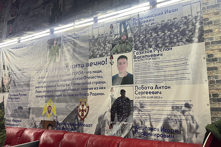    Сегодня в музее союза внутренних войск установлен мемориальный стенд. Сюда постоянно водят детей, которые знакомятся с героями, до последнего защищавшими Отечество