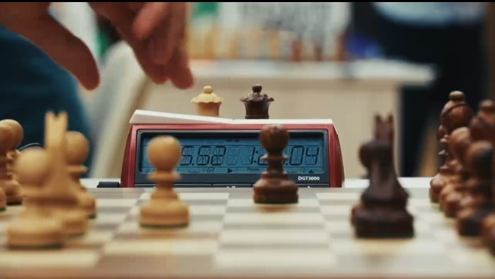    Руслан Кухарук поздравил югорчан с Международным днем шахмат