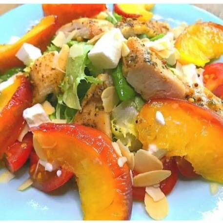 Салат с нектаринами 