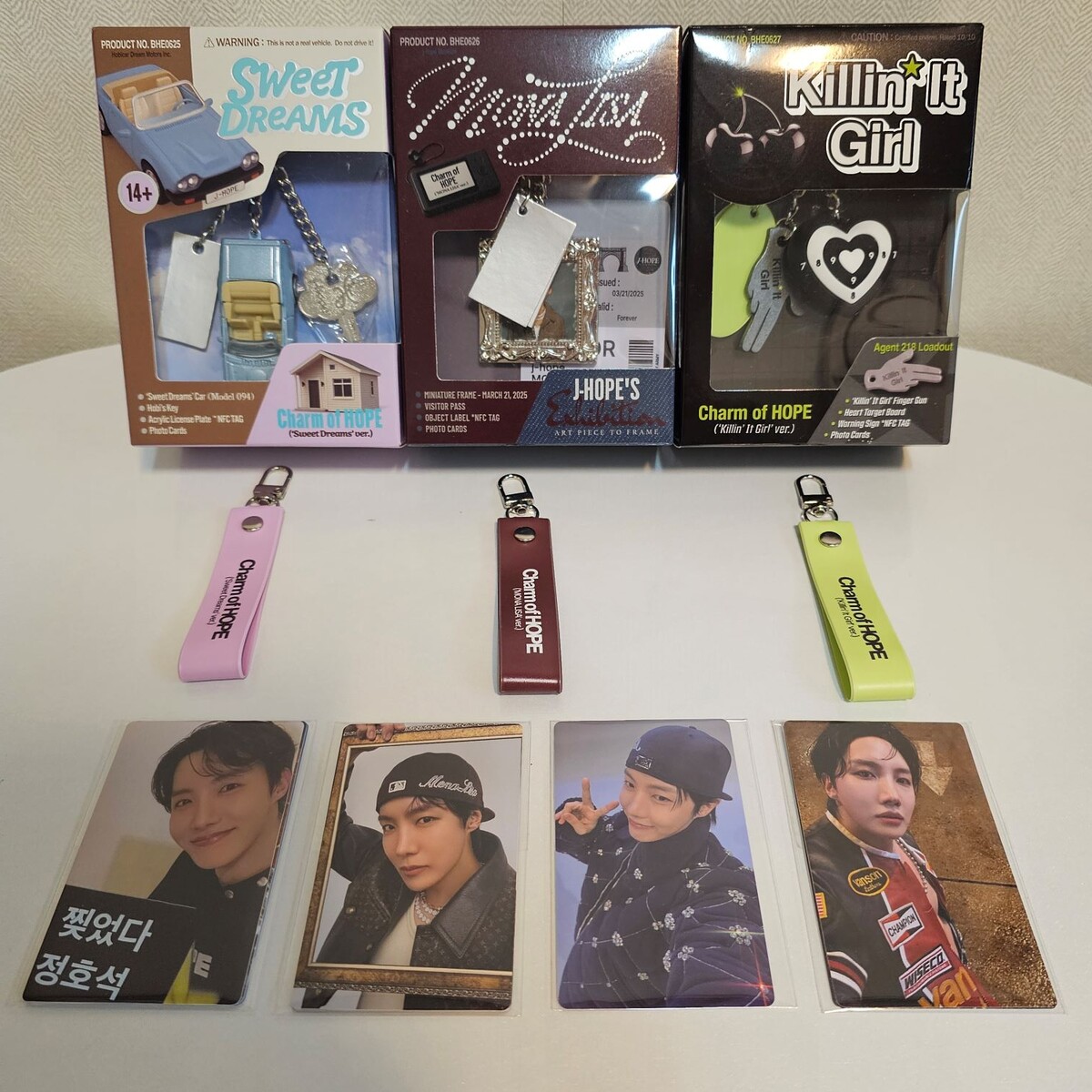 в каждом комплекте - набор фотокарт-селфи, и одна - подарок от Виверсшопа