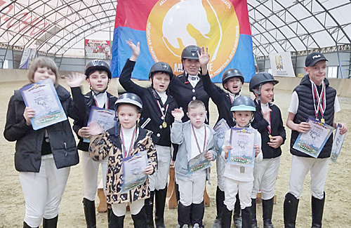    Победители и призеры соревнований по конному спорту. / ФОТО из архива оранизации Администратор