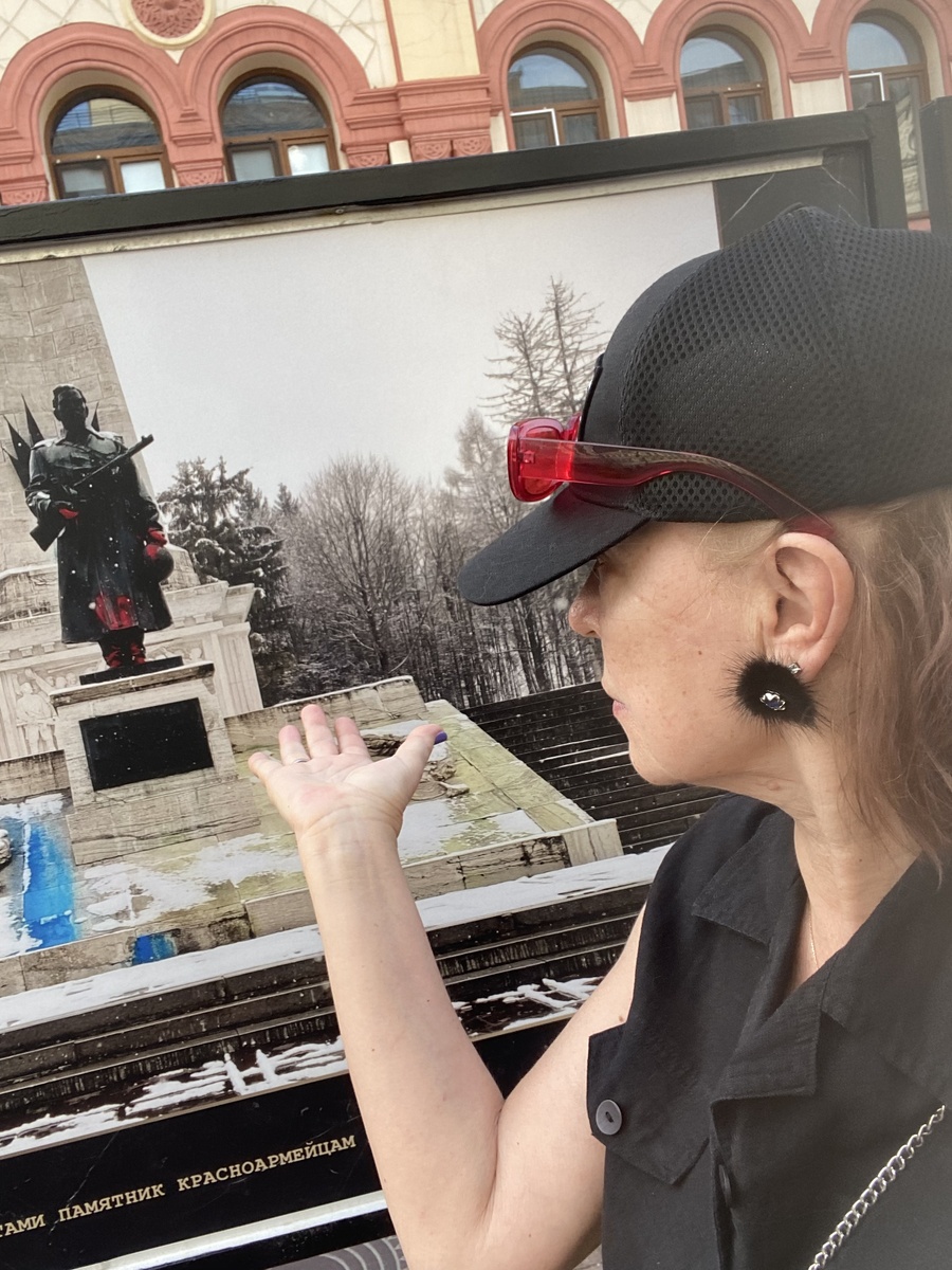 Выставка «Неблпгодарная Европа» на Арбате