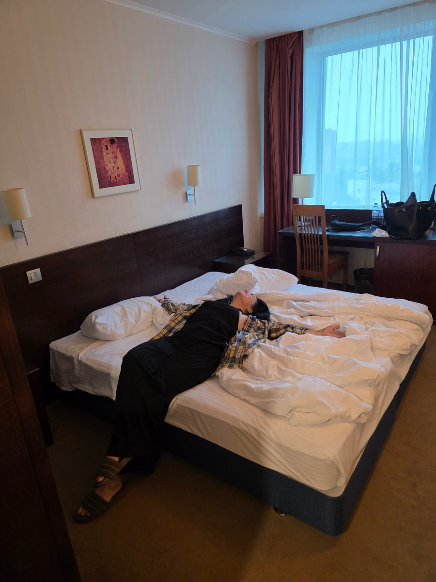 Ночь в отеле 6700р с завтраком.