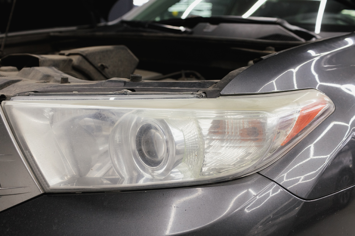 Источник фото: https://custom-heroes.ru/raboty/vid-uslugi/avtosvet/nashi-raboty/toyota-highlander-ii-polnoe-vosstanovlenie-sveta-s-ustanovkoy-bi-linz-aozoom-k8/