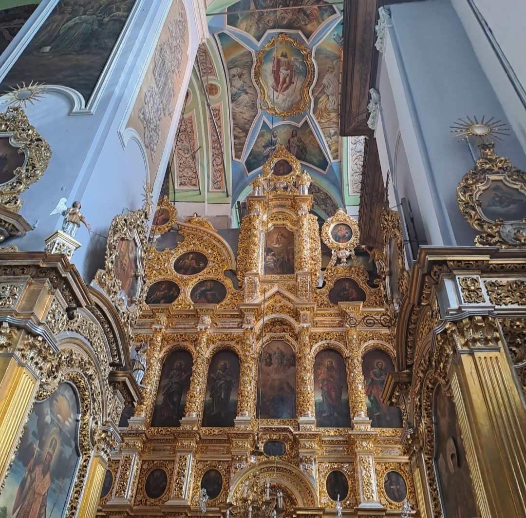 Внутреннее убранство Смоленского Собора. Фото из личного альбома