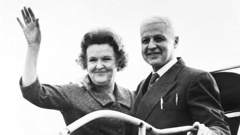     Леонтина и Моррис Коэн  AP Photo