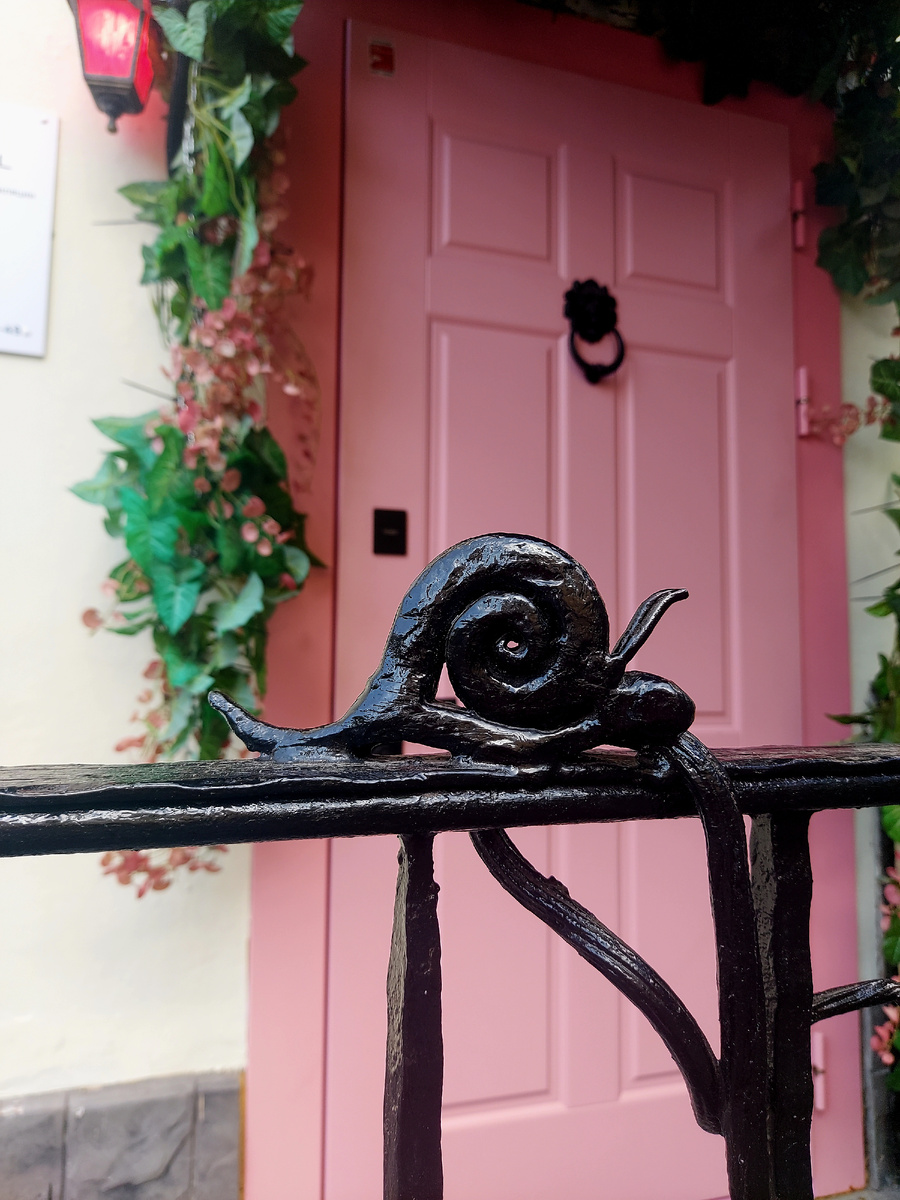 Памятник улитке