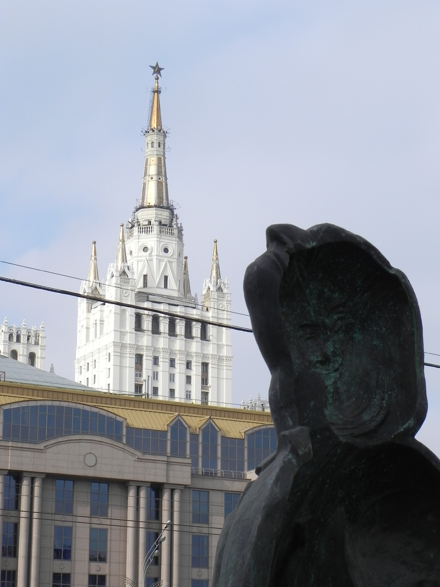 Фрагмент уроливого памятника Франгуляра НЕмосквичц Бродскому