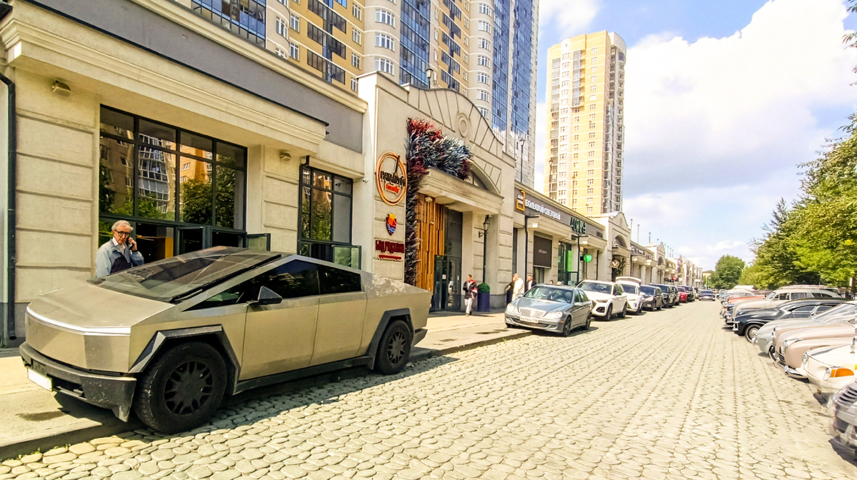 Ресторан "Рататуй и Бадриджани", г.Екатеринбург, ул.8Марта,190, ЖК "Солнечный Остров", 1 этаж