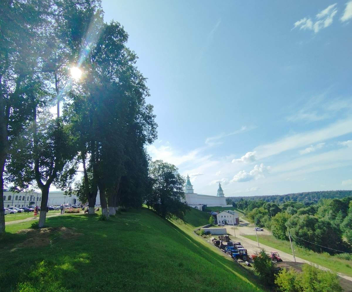 Воскресенский Ново-Иерусалимский ставропигиальный мужской монастырь. МО, г. Истра, улица Советская, дом 2. ЗДЕСЬ и далее фото автора и(или) из личного архива автора, если не указано иначе.