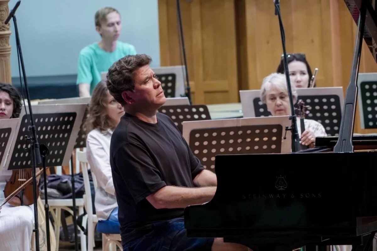    Знаменитый пианист Денис Мацуев сыграл «джаз в шортах» в Ессентуках