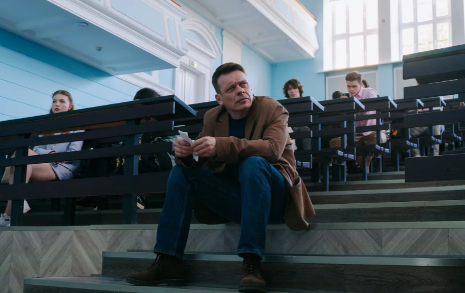 Фрагмент из сериала "Девушки с Макаровым"