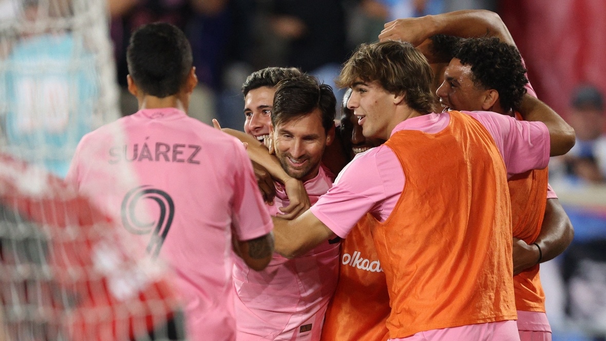    Лионель Месси с партнерами по «Интер Майами» празднует гол в ворота «Нью-Йорк Ред Буллз» 20 июля.Imagn Images USA Today Sports