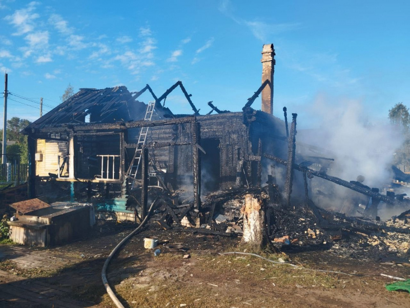    Большой гостевой дом сгорел в Пудожском районе КарелииГосударственный комитет Карелии по ОЖ и БН