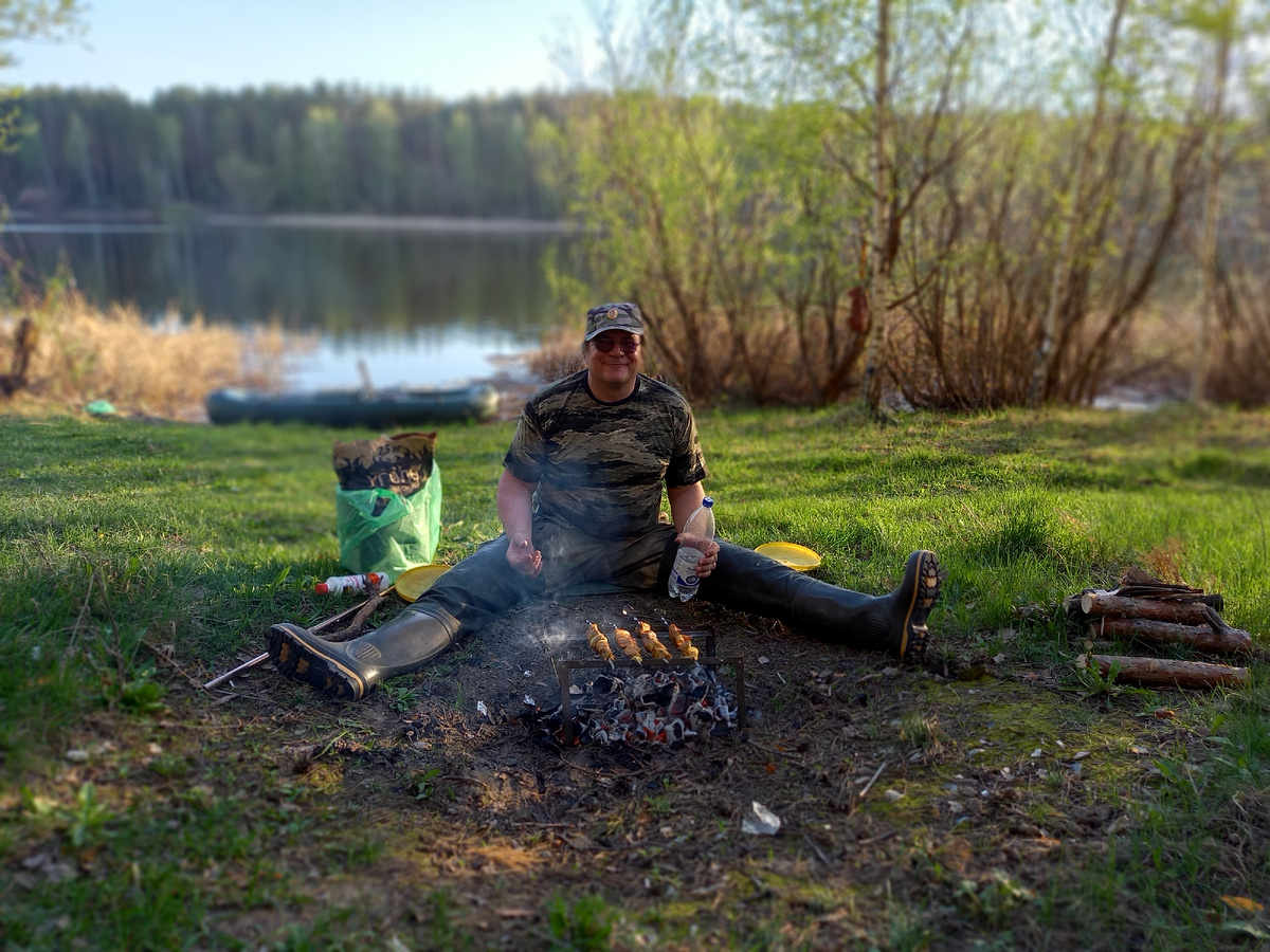 Шашлык на складном таганке.