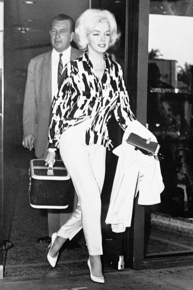 Мерлин Монро в классических лодочках от Сальваторе Феррагамо.