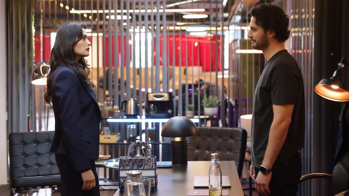 кадр из сериала "Врата времени"