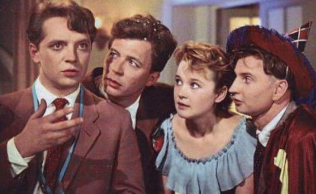В фильме "Карнавальная ночь", 1956 год