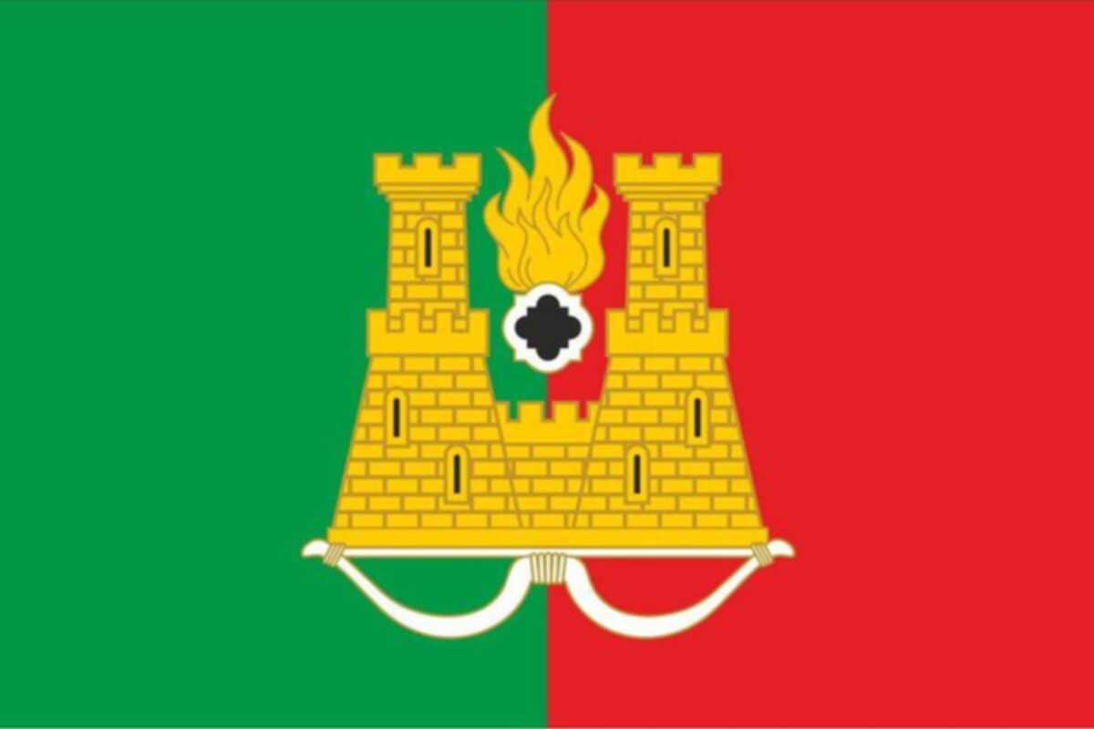 Герб города Анжеро-Судженска на флаге города (фото из общедоступных источников)