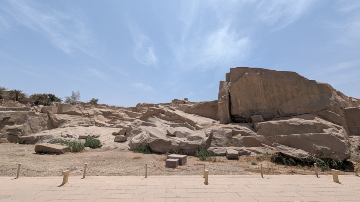 Место нахождения неоконченного обелиска