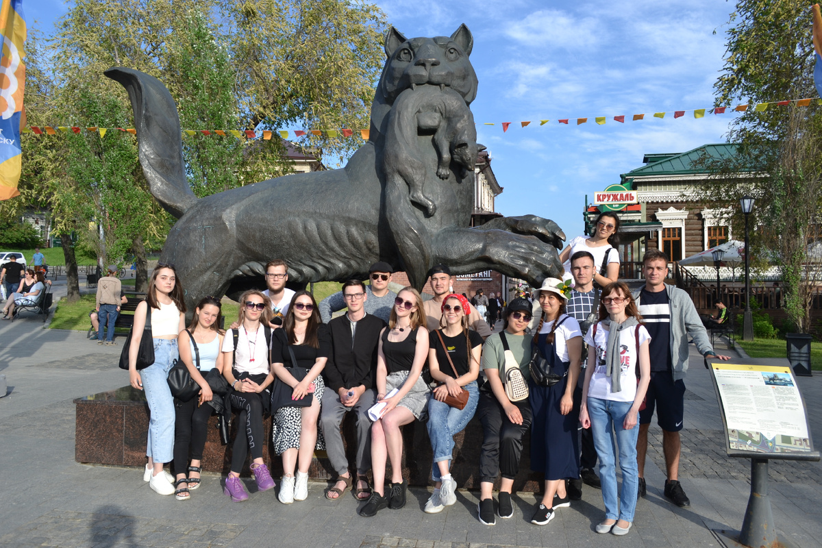 Иркутск. Бабр. В первом ряду слева направо: 1. Куц С., 2. Кобзева Г., 3. Тазмеева Ф., 4. Пыркина А., 5. Нарышкин В., 6. Николенко А., 7. Бугайцова А., 8. Бабаева Б., 9. Агаева С., 10. Зольникова Ю.Ф.. Во втором ряду слева направо: 1. Тасенко Д., 2. Янковский Ян, 3.Ашыров Р., 4. Абулов К., 5. Кирин А. В третьем ряду: Панджиева Р.