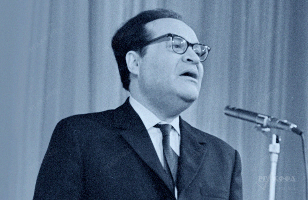 Выступление поэта М.Л. Матусовского / г. Москва. 01.1972 г. / Фотограф: Б.Е. Вдовенко / РГАКФФД. Арх.№ 0-376176 